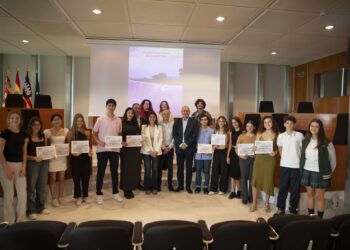 Premiadas, premiados y autoridades, en el acto de entrega de los premios celebrado en el Consell de Ibiza.