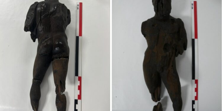 La talla de madera, tras haber sido restaurado por los técnicos del MAEF.