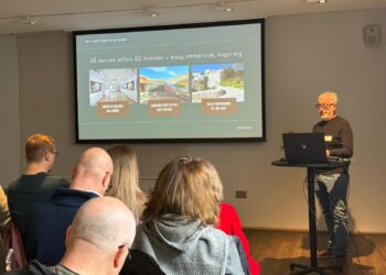 Presentación de 'Sant Josep es foto' en la galería londinense. / ASJ