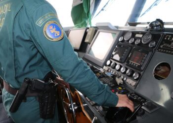 La Guardia Civil del Mar consiguió rescatar al desaparecido ya en alta mar.