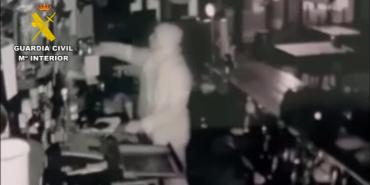 El autor de los hechos, durante una grabación de uno de los robos.