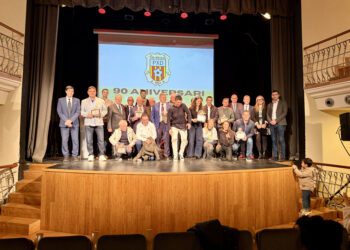 Foto de familia con todos los homenajeados. / SCR Penya Deportiva