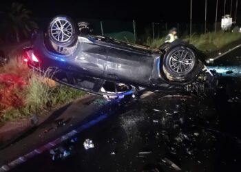 Imagen del estado en el que quedó el BMW de alquiler implicado en el accidente.