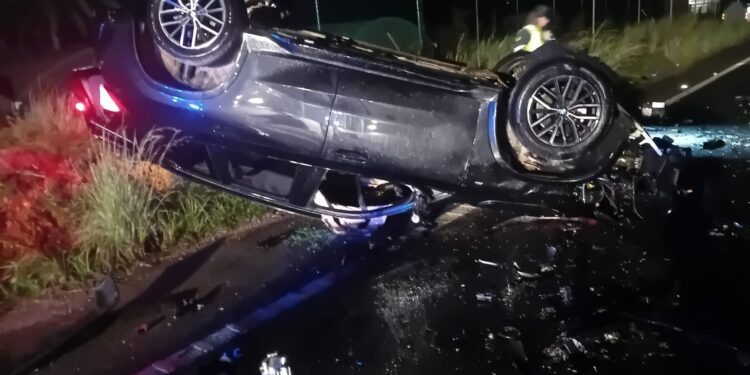 Imagen del estado en el que quedó el BMW de alquiler implicado en el accidente.