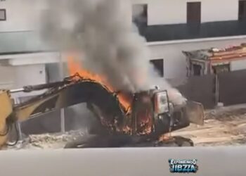 La máquina ardiendo en uno de los vídeos publicados en las stories de 'Exponiendo Ibiza'.