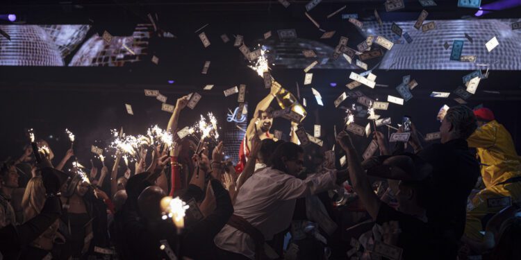 Una fiesta en Lío Ibiza.