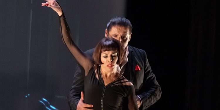 Verónica Palacios y Omar Quiroga, en 'Sueños'. Foto Antonio Bofill