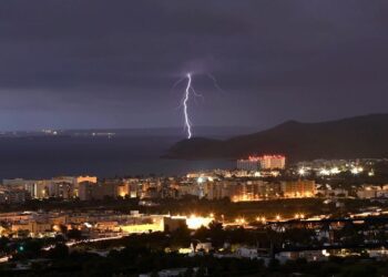 Tormenta sobre Ibiza. Foto: Paco Natera