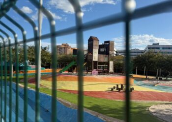 Imagen del parque infantil de s'Illa, todavía cerrado al público. / AE
