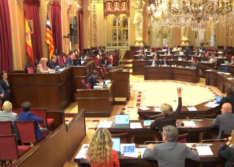 Imagen de una sesión en el Parlament balear. / Parlament Ib