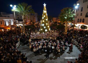 Encendido navideño de las luces en Santa Eulària. / ASE