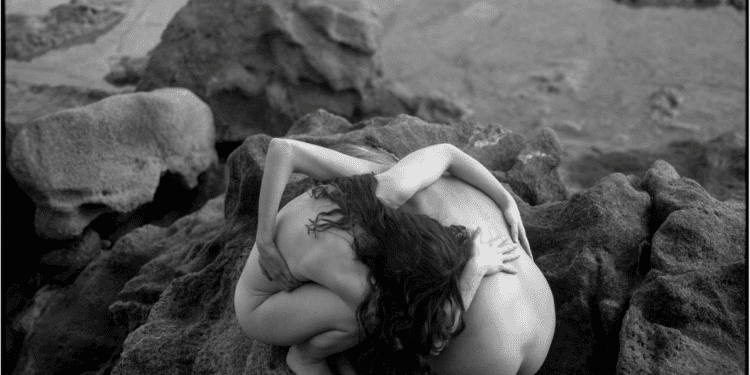 Una de las obras a subasta, “Here, Where We Exist IV” de Clarissa Sofia.