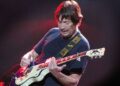 Chris Rea toca en un concierto en Amsterdam, en la gira del año 2010. / Dutch Simba - Wikipedia