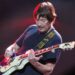 Chris Rea toca en un concierto en Amsterdam, en la gira del año 2010. / Dutch Simba - Wikipedia
