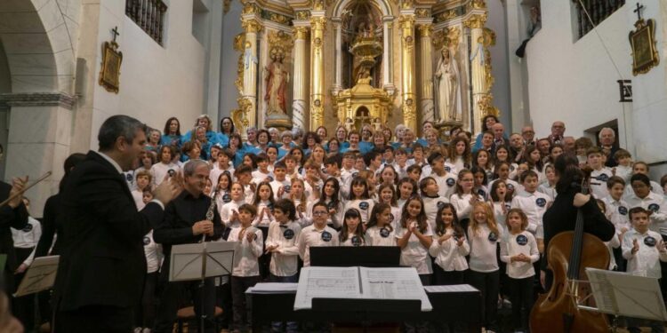 Concierto de un coro en la iglesia de Sant Josep. / ASJ