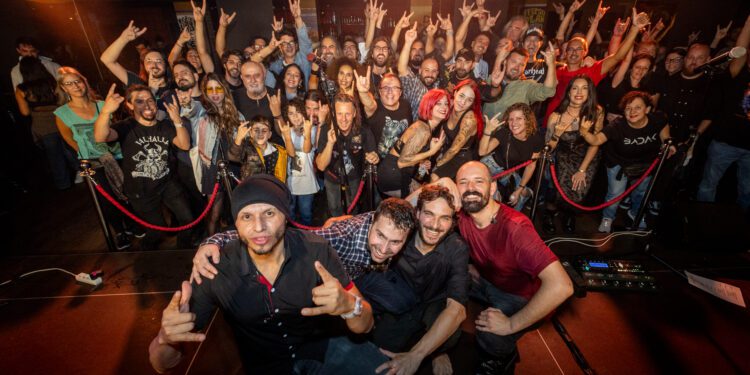 Face The Maybe en Teatro Ibiza, un local que anunció su cierre recientemente y que ha dejado huérfanos a los grupos de Ibiza ya que es uno de los pocos locales donde se puede tocar en directo. Fotografía de Alejandro Iborra Ventura.