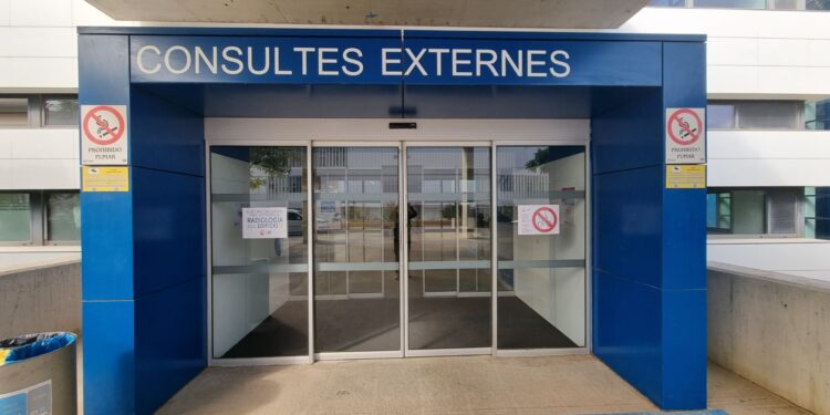 Entrada de consultas externas del Hospital Can Misses de Ibiza. ASEF
