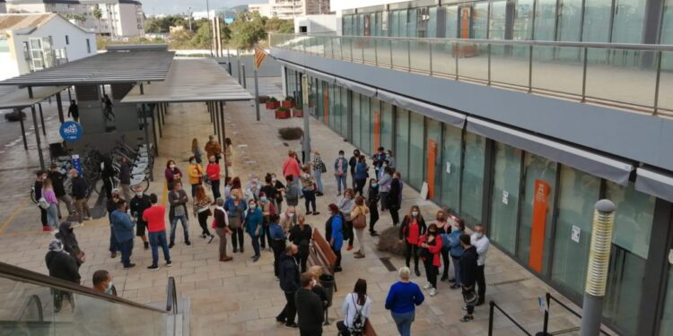 Imagen de archivo de la sede del SEPE en el Cetis durante una protesta por demoras en los trámites a trabajadores del grupo Palladium.
