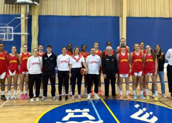 Selección Española de Baloncesto U16F en la presentación del torneo, en la que ha participado Catiana Fuster.