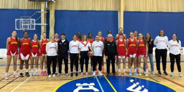 Selección Española de Baloncesto U16F en la presentación del torneo, en la que ha participado Catiana Fuster.