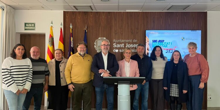 El equipo de gobierno ha presentado las cuentas de 2026, en las que destacan diferentes inversiones y el aumento de plantilla.