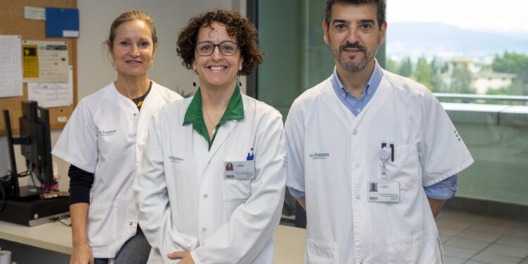 En la imagen, el equipo de Genética responsable de la nueva consulta en Can Misses. De izquierda a derecha la doctora Icíar Martínez López,  la doctora García de Paso Mora y el doctor Fernando Santos Simarro.