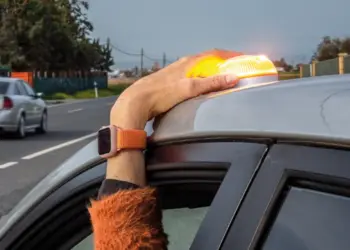 Baliza, en una imagen de Facua, que ha alertado de que algunos modelos no están homologados