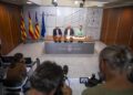 La rueda de prensa en el Consell en la que se ha presentado la aprobación de las Normas, con el alcalde de Sant Josep, Vicent Roig, el alcalde del Consell, Vicent Marí, y el vicepresidente del Consell, Mariano Juan. / CIE