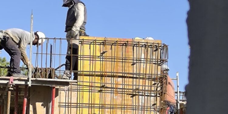 Las obras denunciadas en el carrer des Vedranell de Cala Llenya en Santa Eulària. Fotos cedidas a Noudiari.es