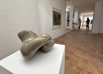 En primer término, una obra de Manuel Salgado en el Espacio Micus. Fotografías de Noudiari.es