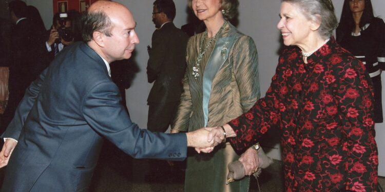 Luis Javier Gayá junto a la Reina Dña. Sofia, la Princesa Irene de Grecia, en la entrega de las Medallas de Honor del premio BMW de pintura. Foto de Javier Gayá