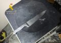Cuchillo con el que presuntamente el detenido atacó a los residentes de una vivienda en Santa Eulària este lunes de madrugada. Foto: Guardia Civil