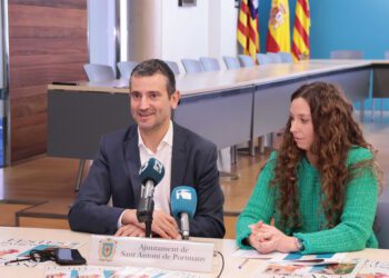 El alcalde de Sant Antoni, Marcos Serra, y la concejala de Educación, Cultura y Patrimonio, Eva Prats, han presentado esta mañana el programa de las Fiestas Patronales de Sant Antoni 2026, que se celebrarán entre el 9 de enero y el 17 de febrero.