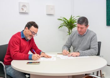 Firma de acuerdo de presupuestos para Formentera.