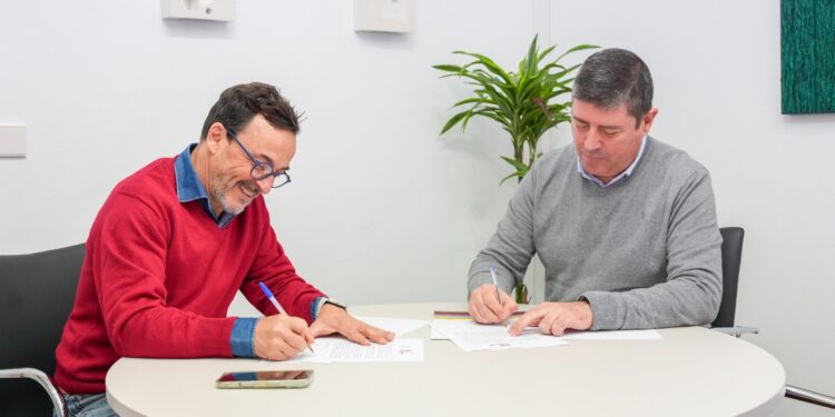 Firma de acuerdo de presupuestos para Formentera.