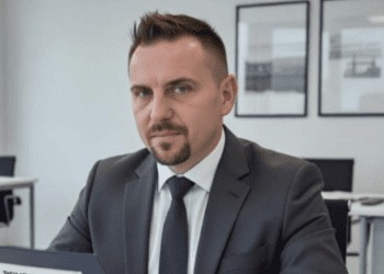 Sergio Lleó fue la primera persona que habló públicamente de los abusos sexuales presuntamente cometidos por el sacerdote Juan Manuel de Souza en Ibiza y su caso fue el primero investigado por la archidiócesis. Su caso, sin embargo, ha prescrito porque fue en los años 90.