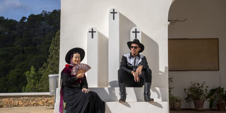 Imagen promocional de DJ la CAT, del videoclip Like to be there. Foto: Take Off Studios