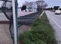 Valla tumbada por el viento en las instalaciones deportivas de Es Cap. Foto: Consell de Formentera