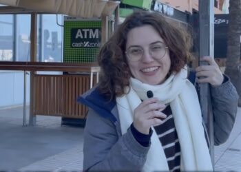 La cómica Irene Francolí hace una punzante crítica al modelo turístico de Ibiza en su último vídeo en redes. Crédito @ifrancoli