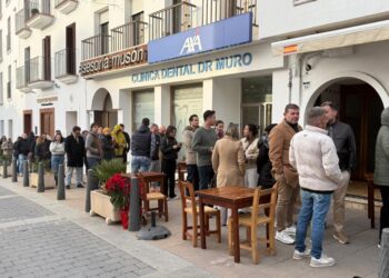 Colas de gente para inscribirse en el Concurso de Arroz de Matanzas de Sant Antoni