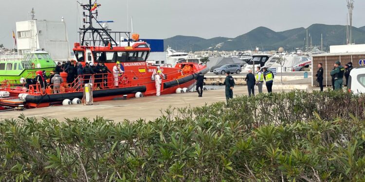 Tres pateras rescatadas al sur de Formentera en menos de seis horas con 33 personas a bordo