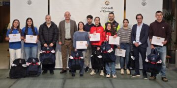 Foto de grupo de la recepción a deportistas en el Consell.