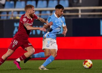 Davo, que abrió el marcador a los 13 minutos, en un lance del partido.