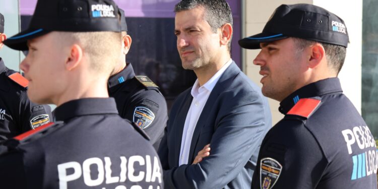 Marcos Serra, alcalde de Sant Antoni, durante un acto de la Policía Local del municipio. Ahora en el punto de mira de la negociación laboral de este cuerpo.
