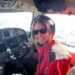 Alexia Hartmann, en la cabina de uno de los aviones medicalizados en los que viaja, normalmente con un pequeño equipo de asistencia médica. Foto cedida por A.H.