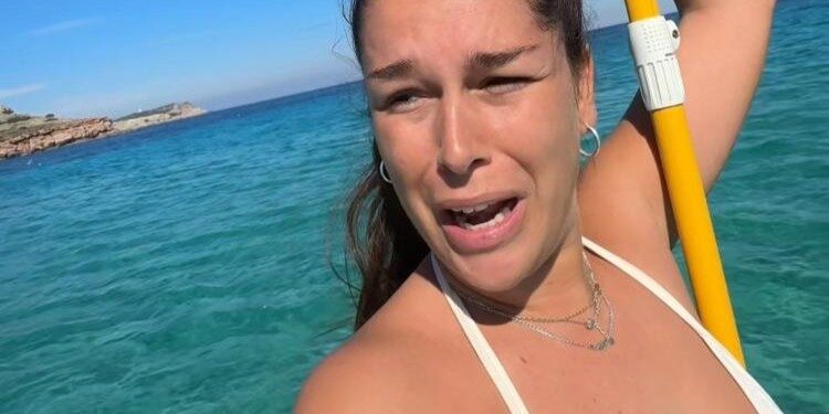 Imagen de Carla en el mar, hace un par de días en Platges de Comte (captura de vídeo cedido a Noudiari, cortesía de Carla).