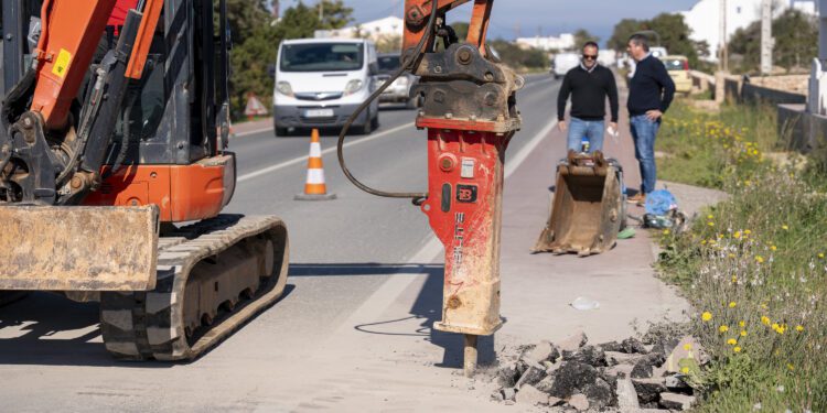 La PM-820 de Formentera se renueva: comienza la rehabilitación de la vía principal de la isla