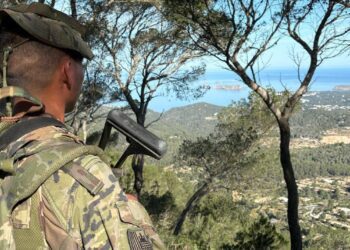 Imagen de archivo de militares en la isla de Ibiza