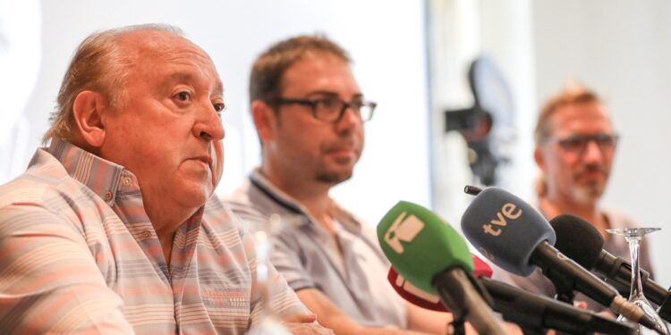 Fernando Esteso, en primer plano, junto a Héctor Escandell y Pablo Alcántara