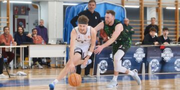 En la imagen, un instante del intenso choque disputado en Sa Pedrera